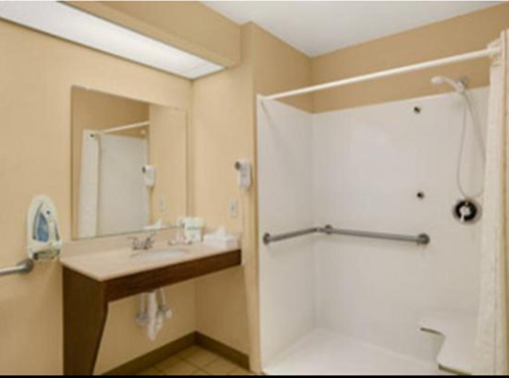 Baymont By Wyndham Greenville Δωμάτιο φωτογραφία