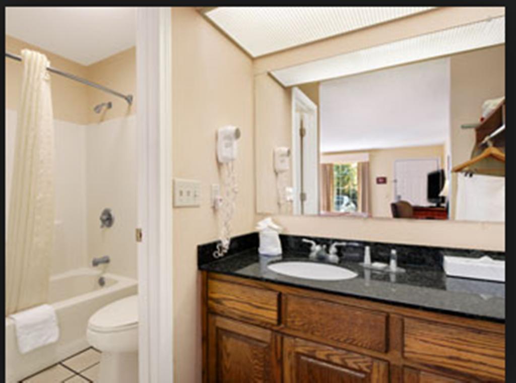 Baymont By Wyndham Greenville Δωμάτιο φωτογραφία