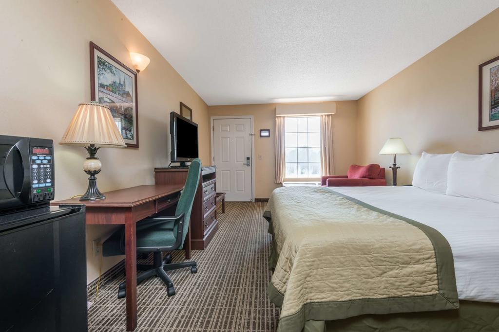 Baymont By Wyndham Greenville Εξωτερικό φωτογραφία