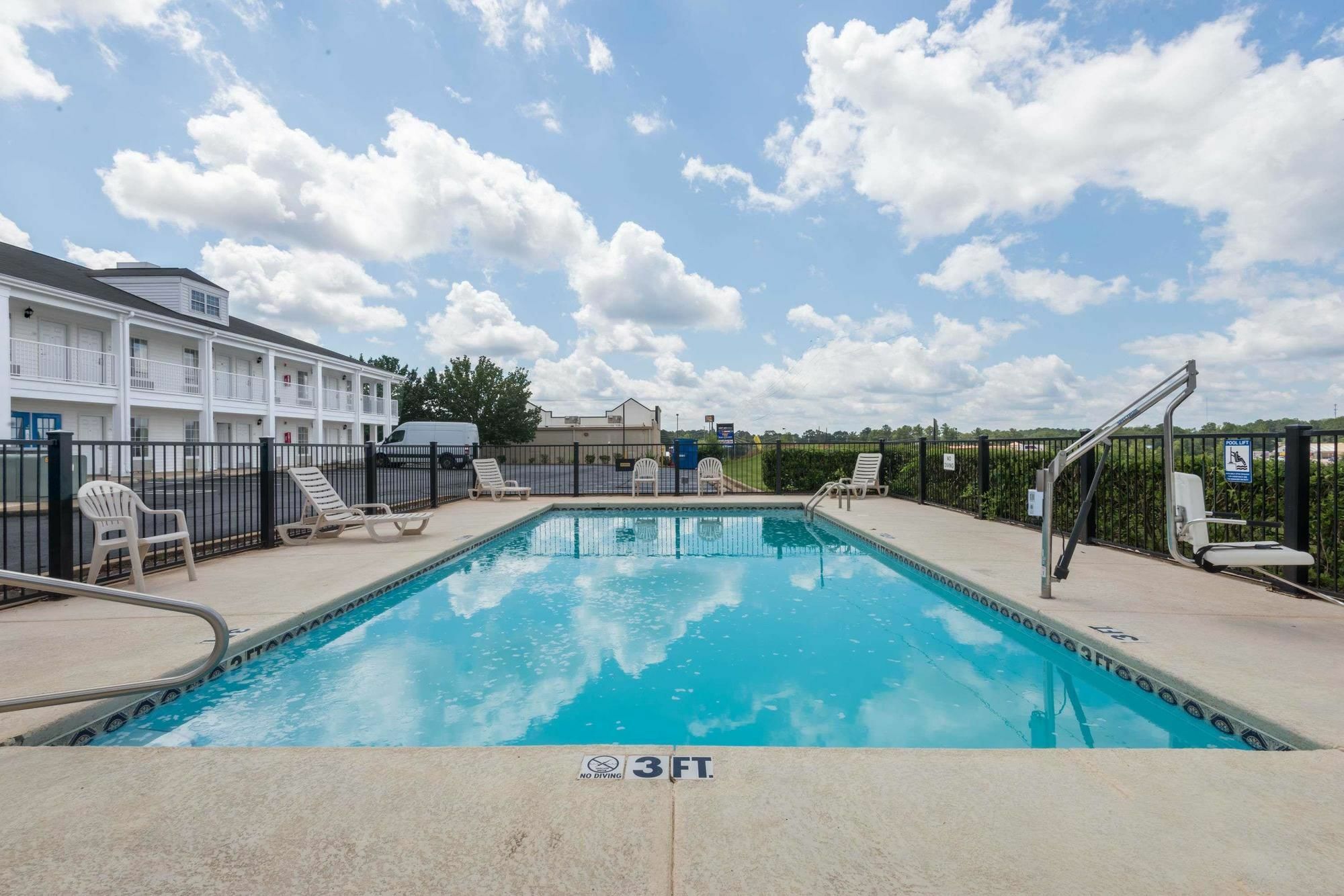 Baymont By Wyndham Greenville Εξωτερικό φωτογραφία
