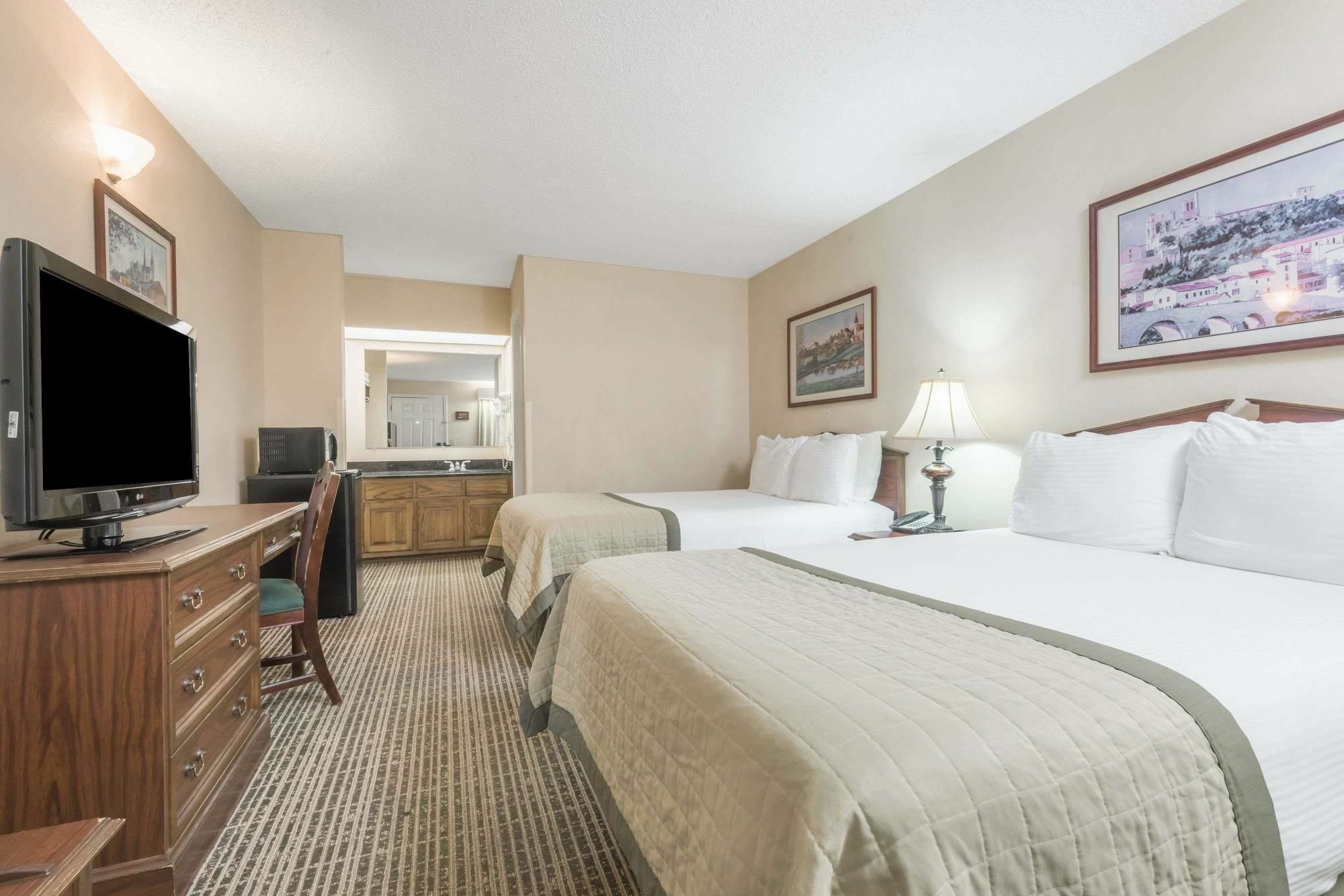 Baymont By Wyndham Greenville Εξωτερικό φωτογραφία